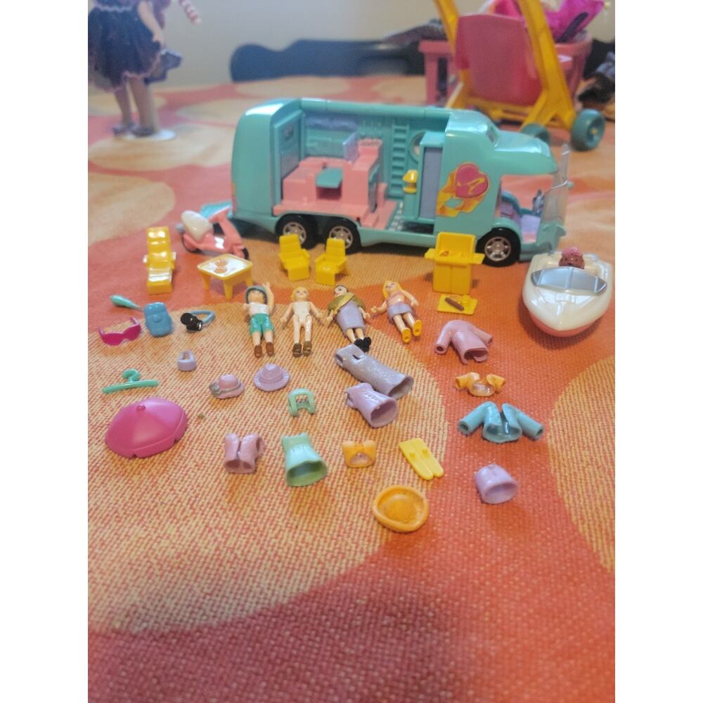 RARE Vintage Genie 1997 - Camper Glamper Bus with accessories